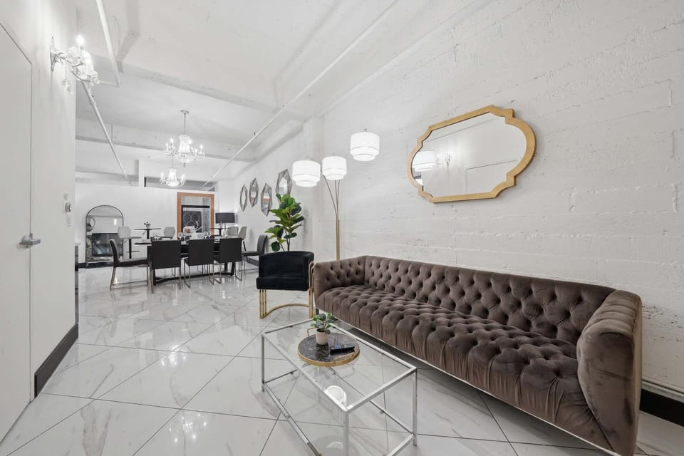 Elegant Gaslamp Loft City Views & 99 Walk Score Apartment in Gaslamp Quarter