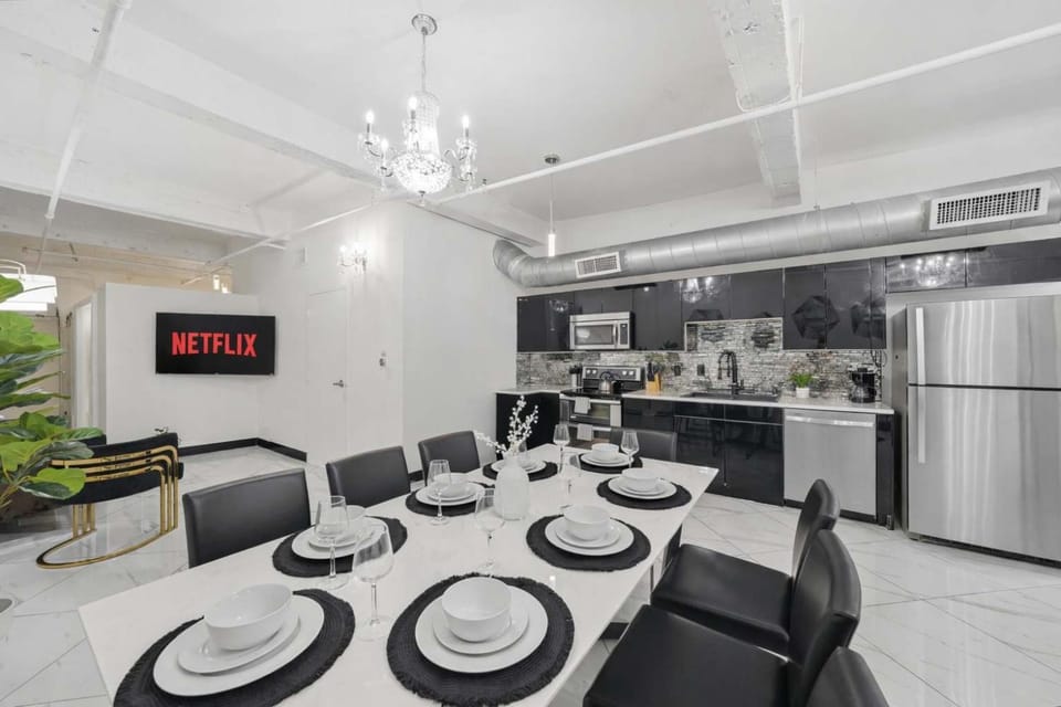 Woolworth Loft - Elegant Stay with City Views Apartment in Gaslamp Quarter