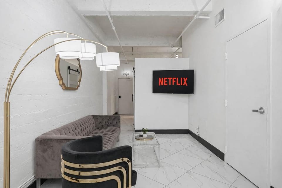 Elegant Gaslamp Loft City Views & 99 Walk Score Apartment in Gaslamp Quarter