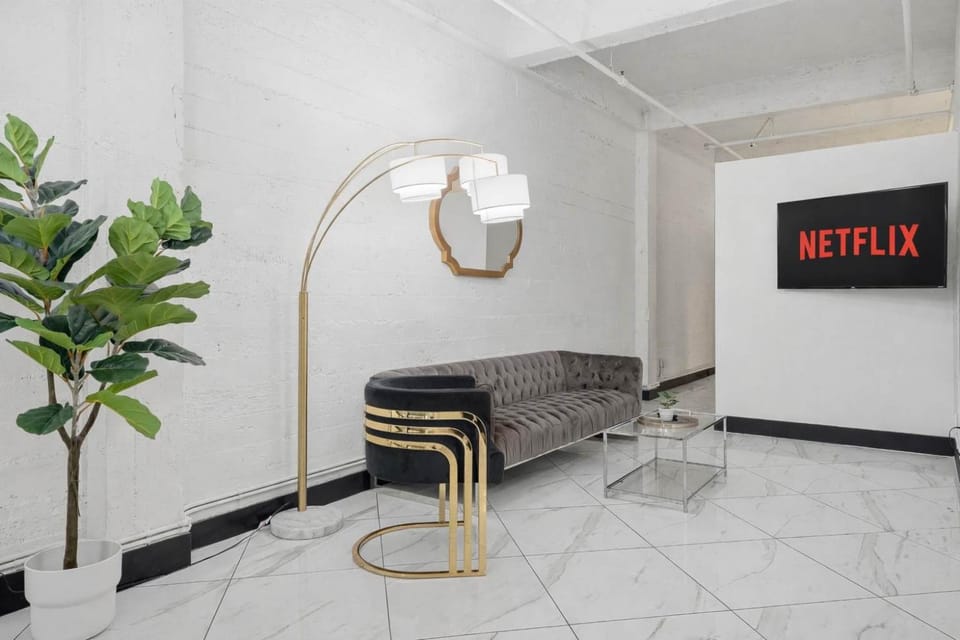Elegant Gaslamp Loft City Views & 99 Walk Score Apartment in Gaslamp Quarter