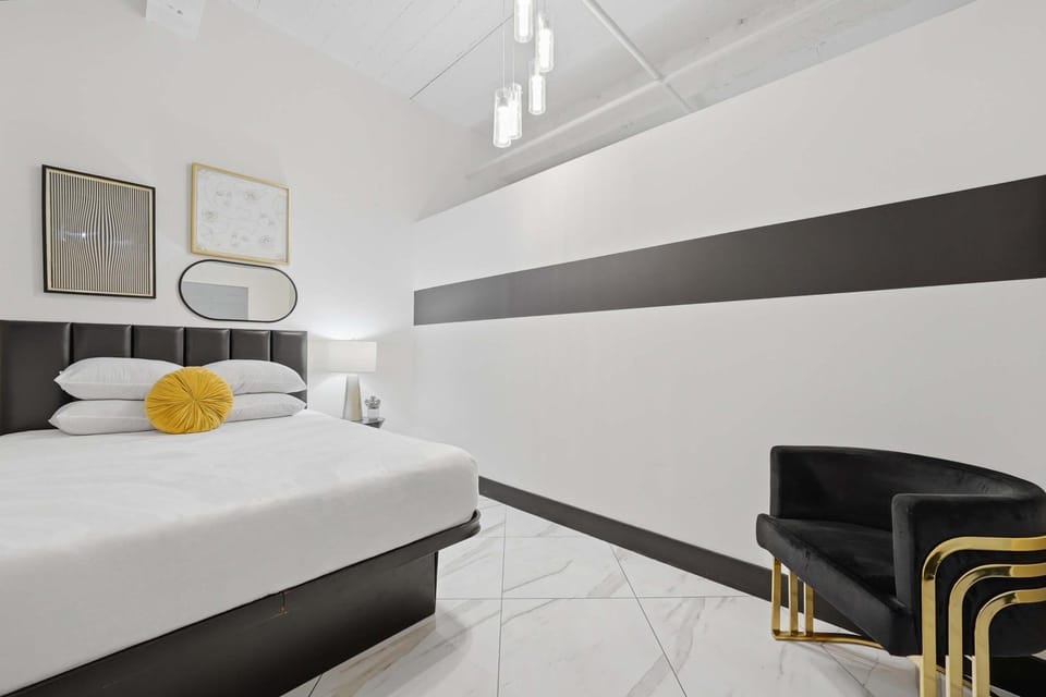 Woolworth Loft - Elegant Stay with City Views Apartment in Gaslamp Quarter