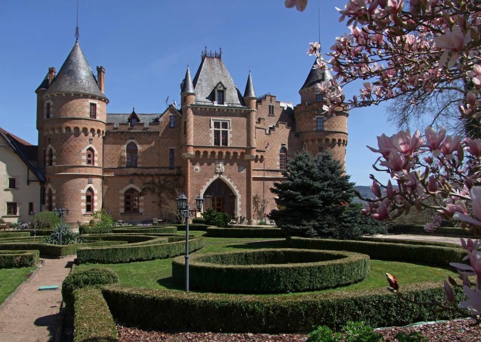 Château de Maulmont Hotel in Auvergne-Rhône-Alpes