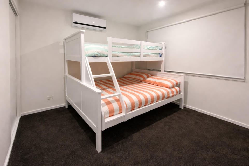 Coastal Calm Torquay Light-Filled 3BR Retreat House in Torquay