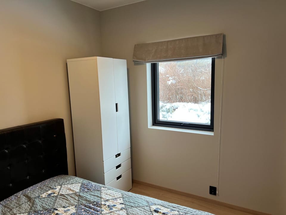 Bedroom, wardrobe