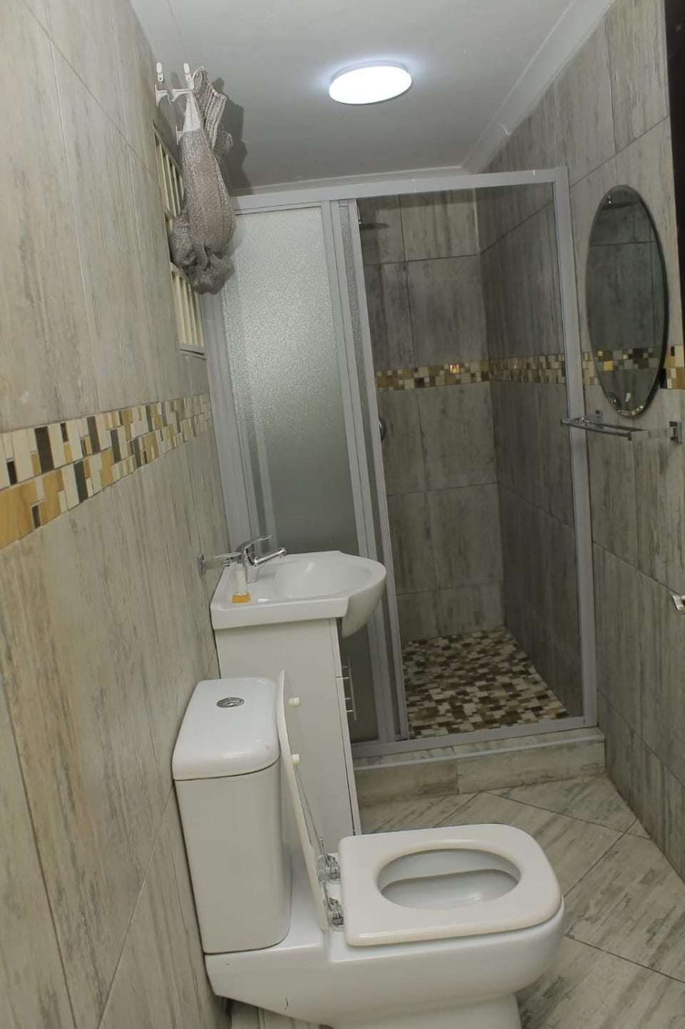 Shower, Toilet