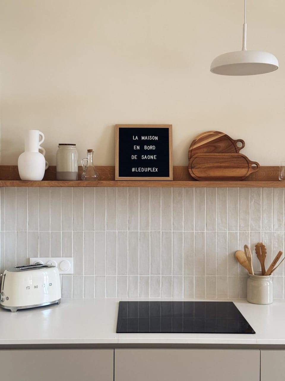 Kitchen or kitchenette, oven, toaster, air conditioner