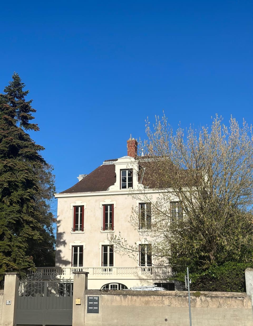 Property building, Facade/entrance