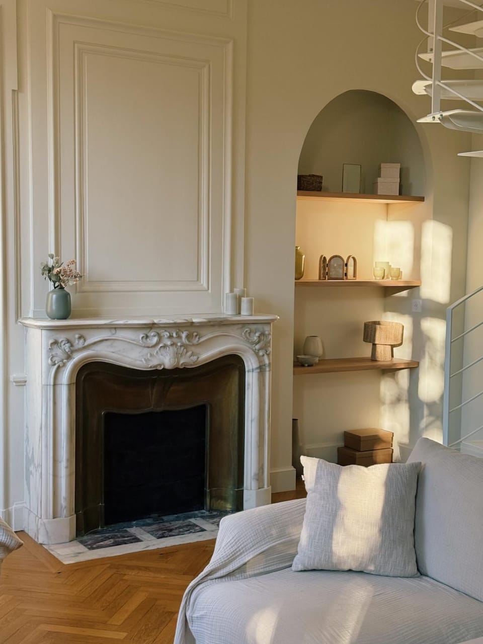 Communal lounge/ TV room, Living room, Seating area, air conditioner