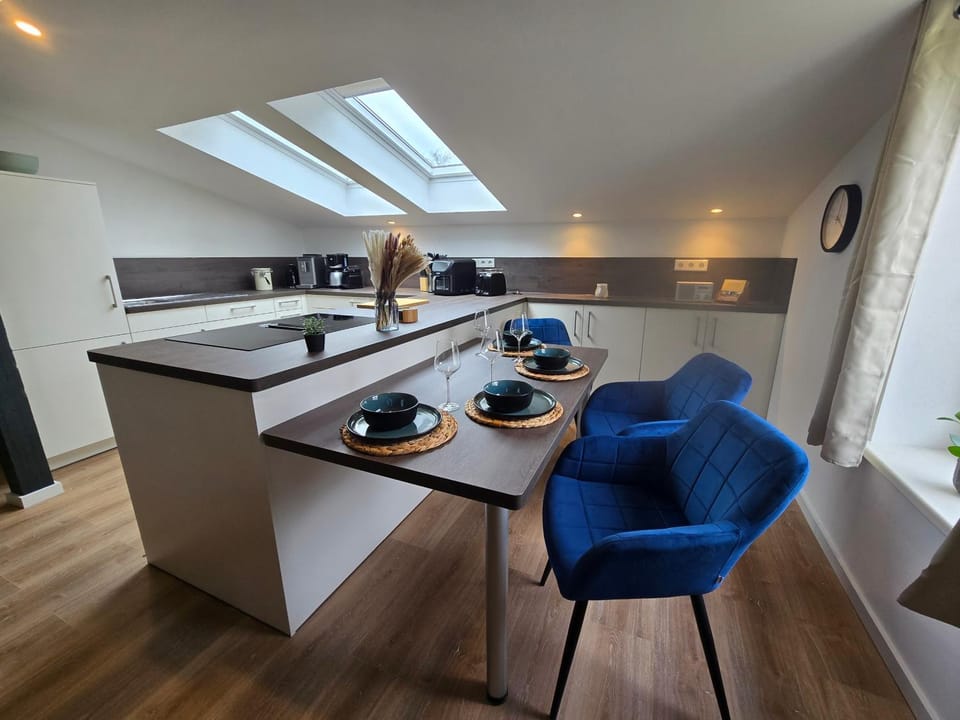 Kitchen or kitchenette, Dining area, kitchen