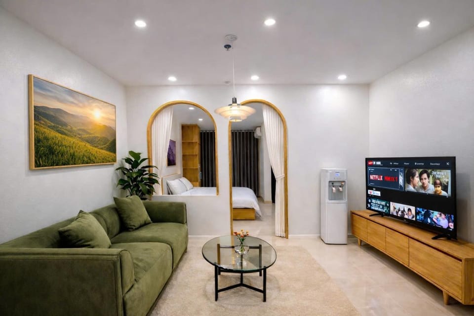 Bed, TV and multimedia, Photo of the whole room, Seating area, Bedroom, air conditioner