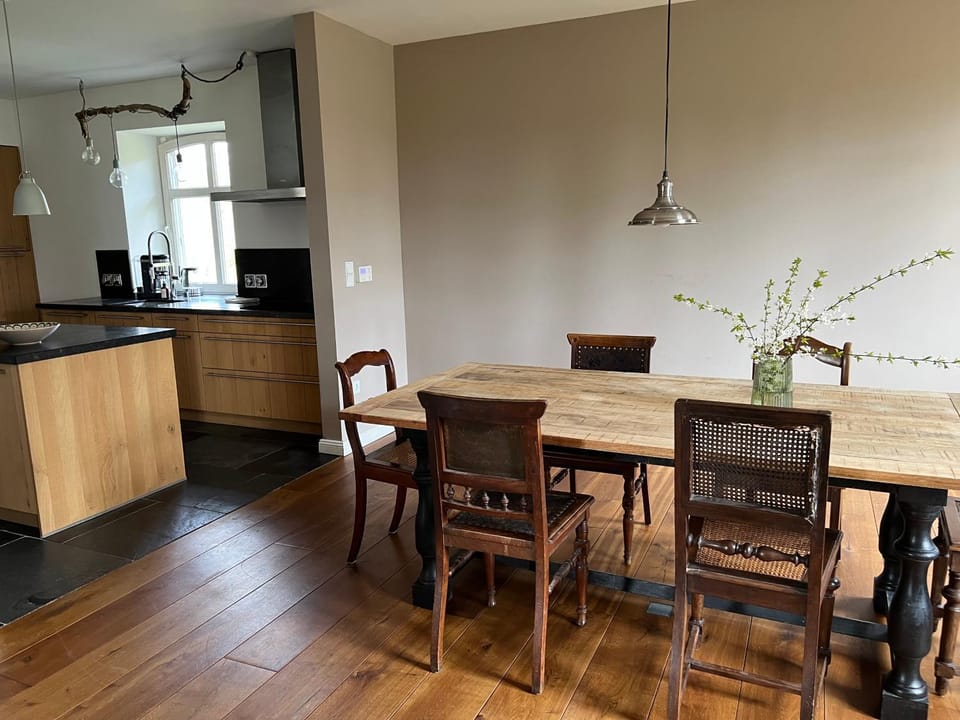 Dining area, Food