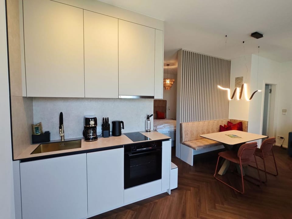 Kitchen or kitchenette, Dining area, stove
