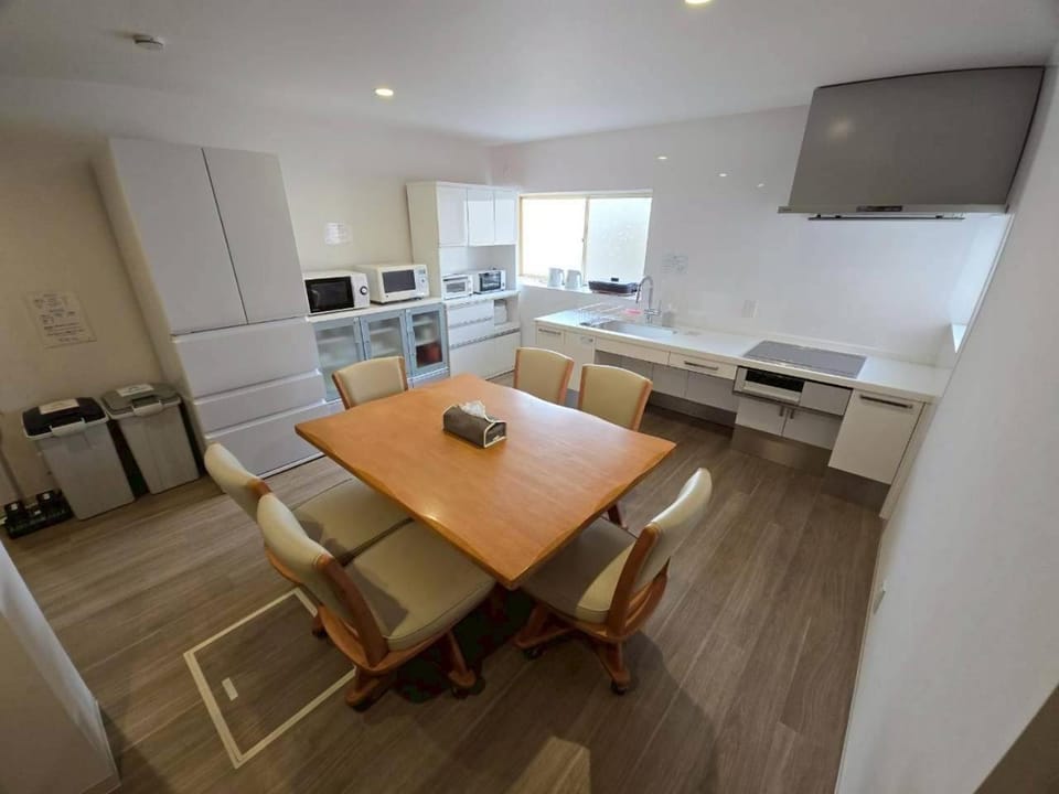 Kitchen or kitchenette, Communal kitchen