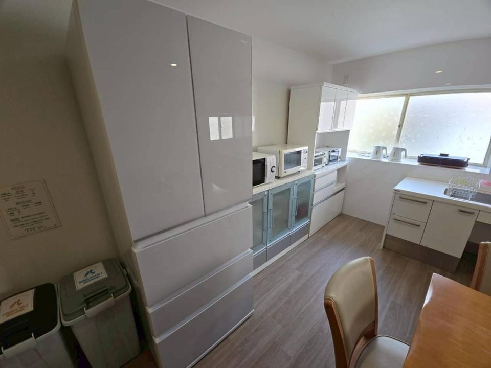 Kitchen or kitchenette, Communal kitchen