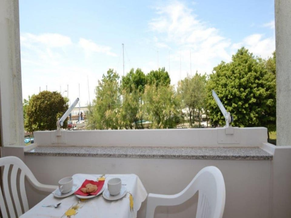 Balcony/Terrace, furniture