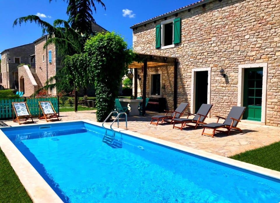 Swimming pool, Swimming pool