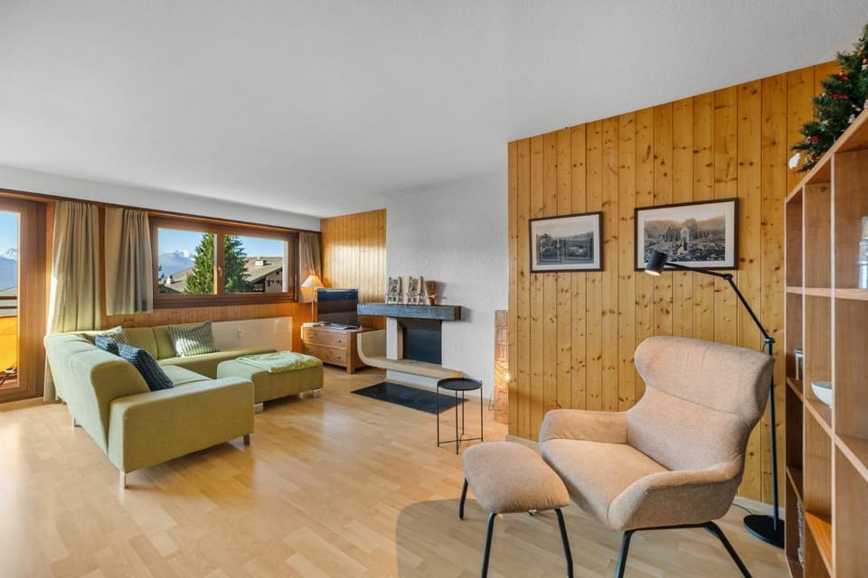 Communal lounge/ TV room, Living room