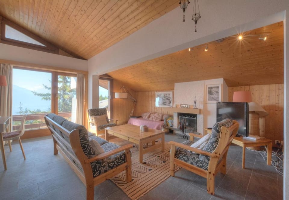 Communal lounge/ TV room, Living room