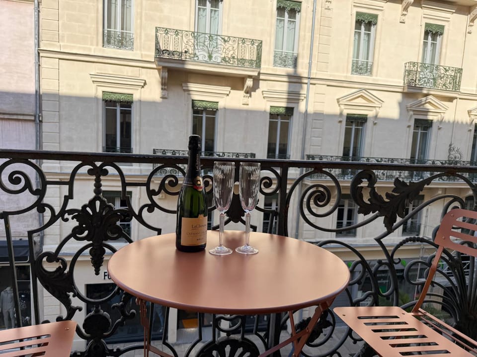 Appartement Haussmann Spa et Ciné Experience Apartment in Nimes