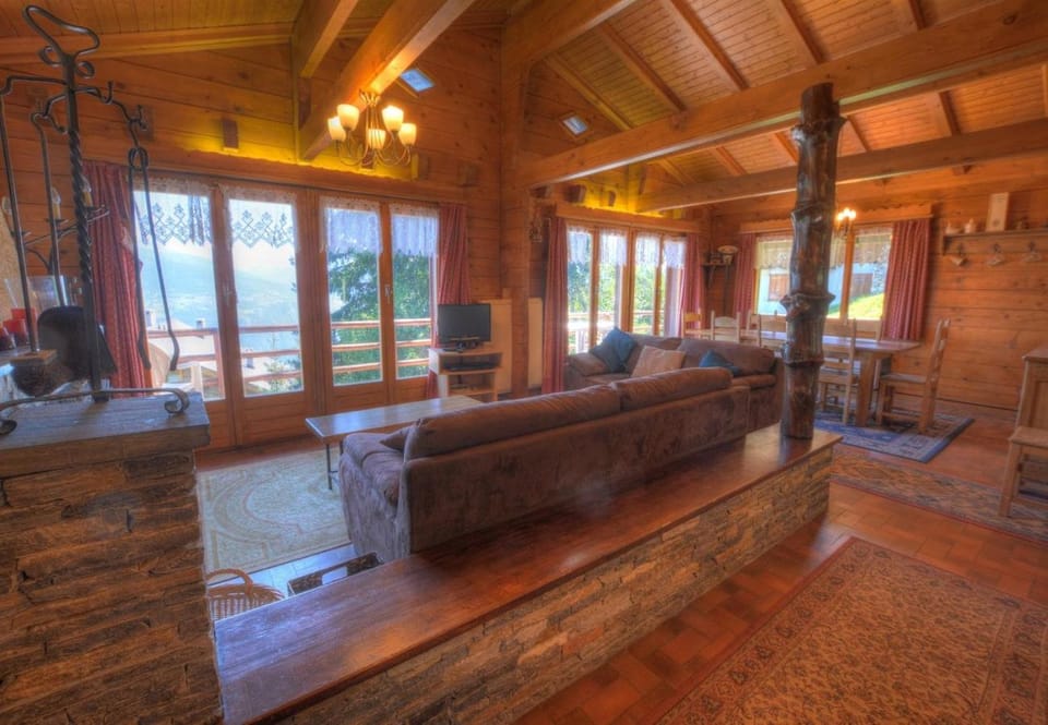 Communal lounge/ TV room, Living room