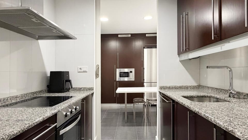 microwave, oven, stove, kitchen