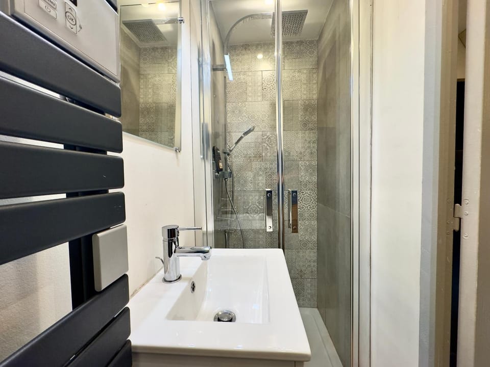 Shower, Bathroom