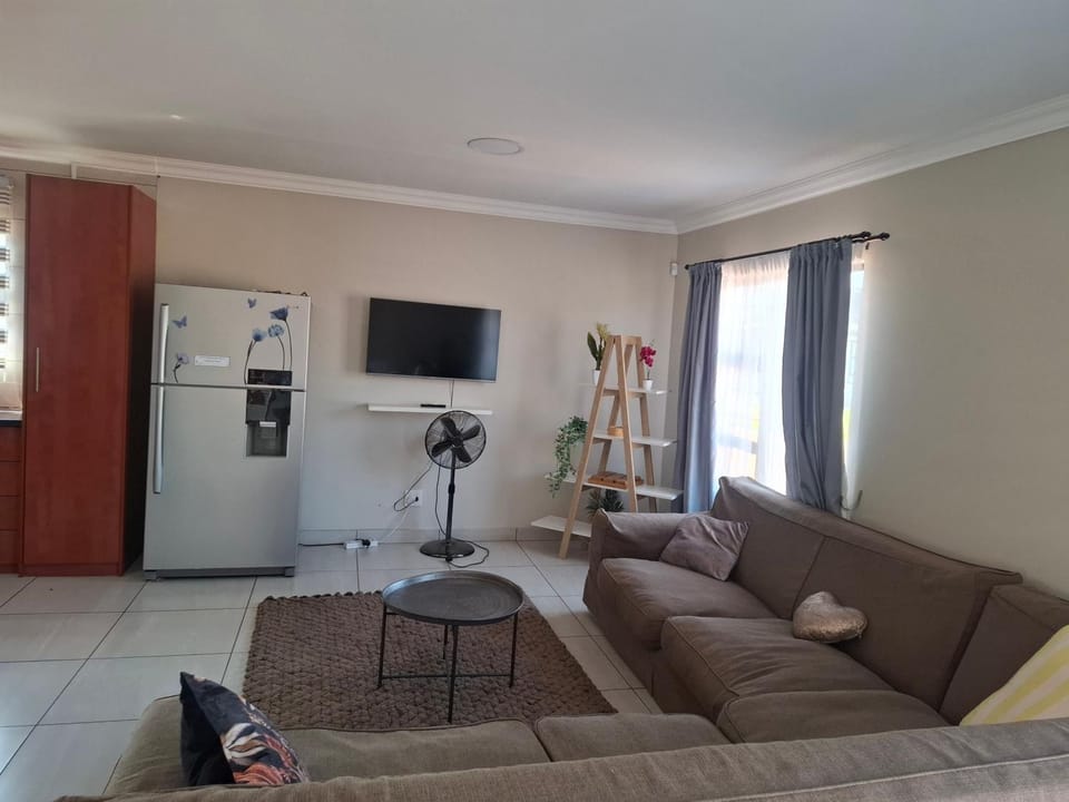 Communal lounge/ TV room, Seating area
