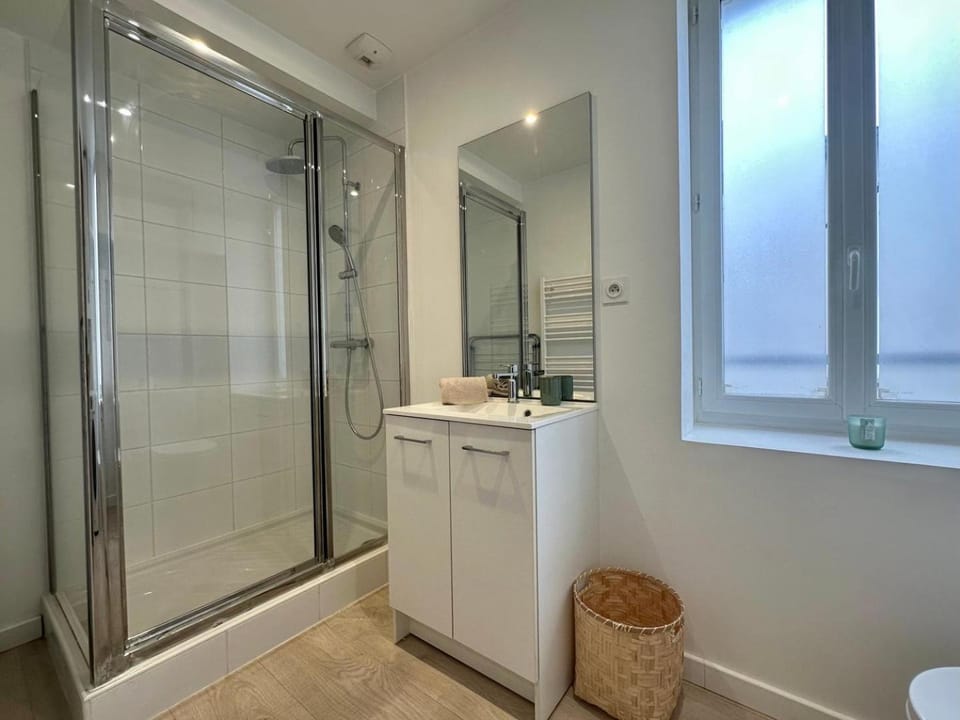 Shower, Bathroom, towels