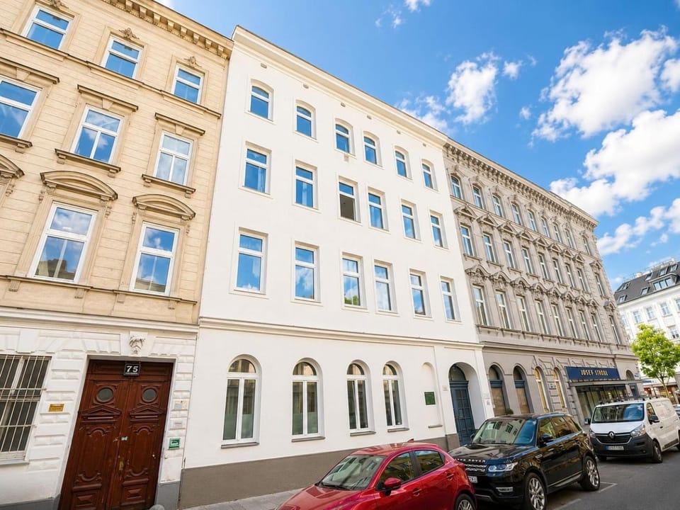 Property building, Neighbourhood, Street view, Location, Parking