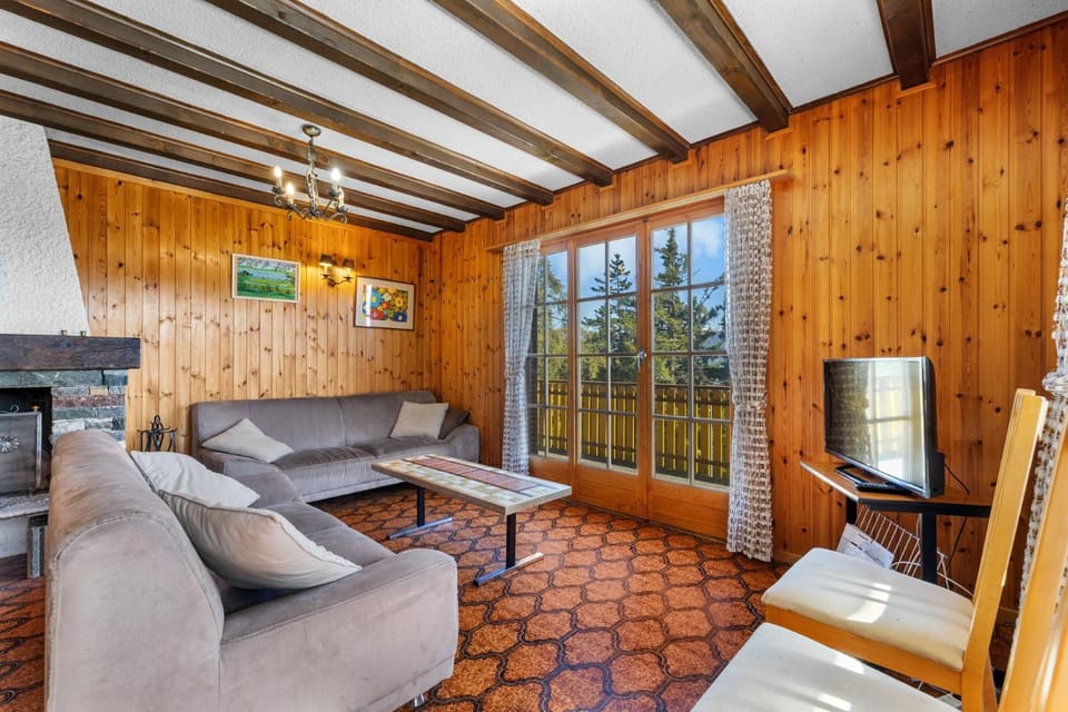Communal lounge/ TV room, Living room
