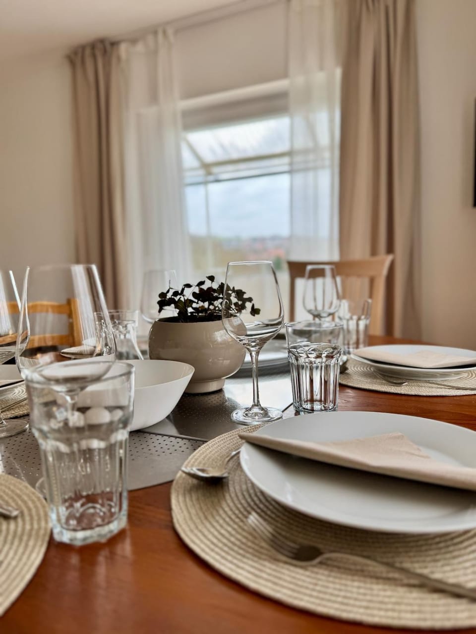 Living room, Dining area, Food, Food, Lunch, Lunch, Dinner, Dinner