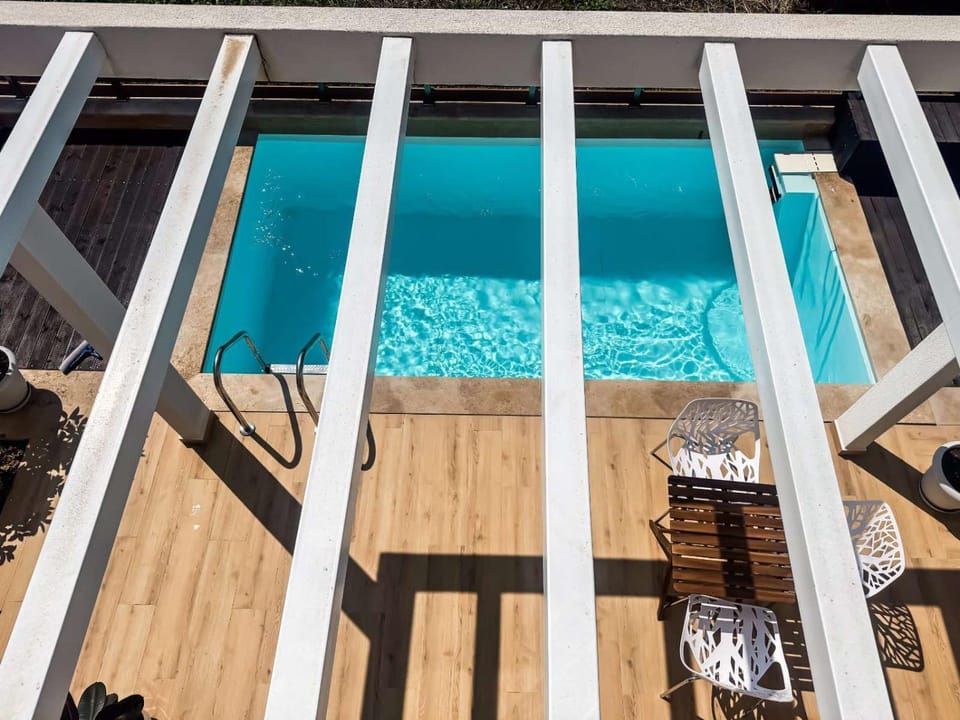Patio, Balcony/Terrace, Swimming pool, sunbed