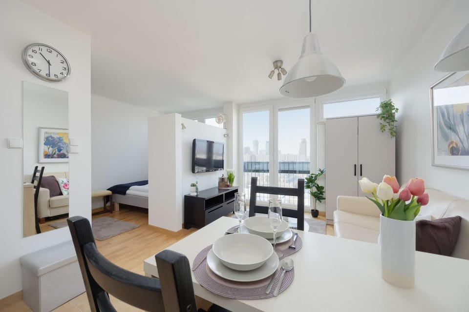 Bed, TV and multimedia, Seating area, Evening entertainment