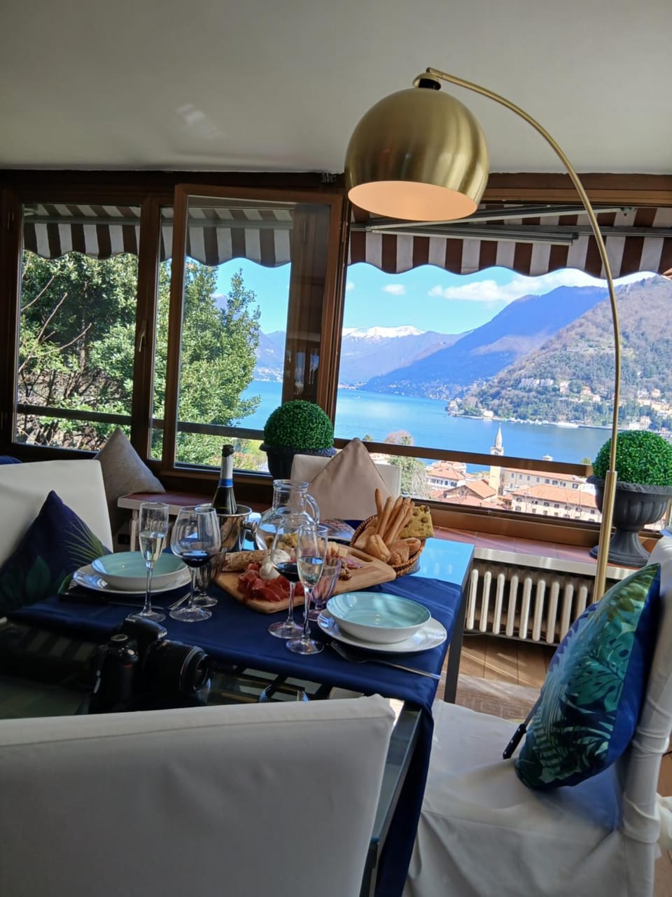 View (from property/room), Living room, Seating area, Dining area, Lake view