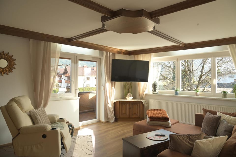 Communal lounge/ TV room, Living room, Seating area