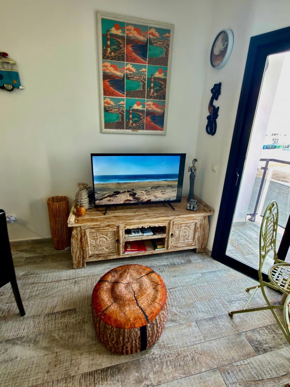 TV and multimedia, Living room, Seating area, Evening entertainment