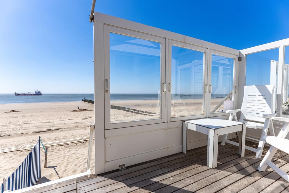 Welcome in - Slaapstrandhuisje I Strand dishoek 342, Direct aan zee met panoramisch uitzicht House in Koudekerke