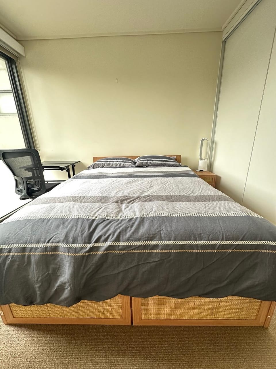 A cozy room in Glen Waverley with dedicated bathroom, in a shared accommodation Apartment in Glen Waverley