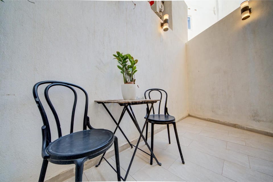 Patio, Living room, Seating area, Dining area