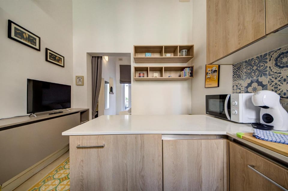 TV and multimedia, Coffee/tea facilities, Kitchen or kitchenette, dishwasher, minibar, oven, stove, toaster