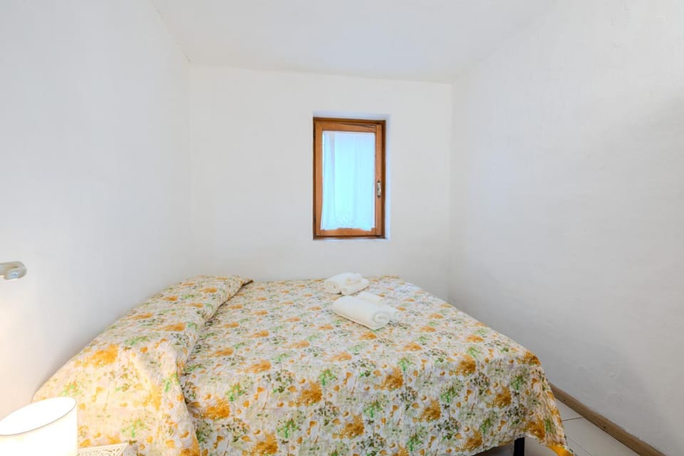 Bedroom, towels