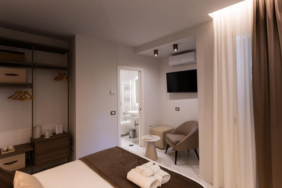 Bed, Bathroom, Photo of the whole room, Bedroom