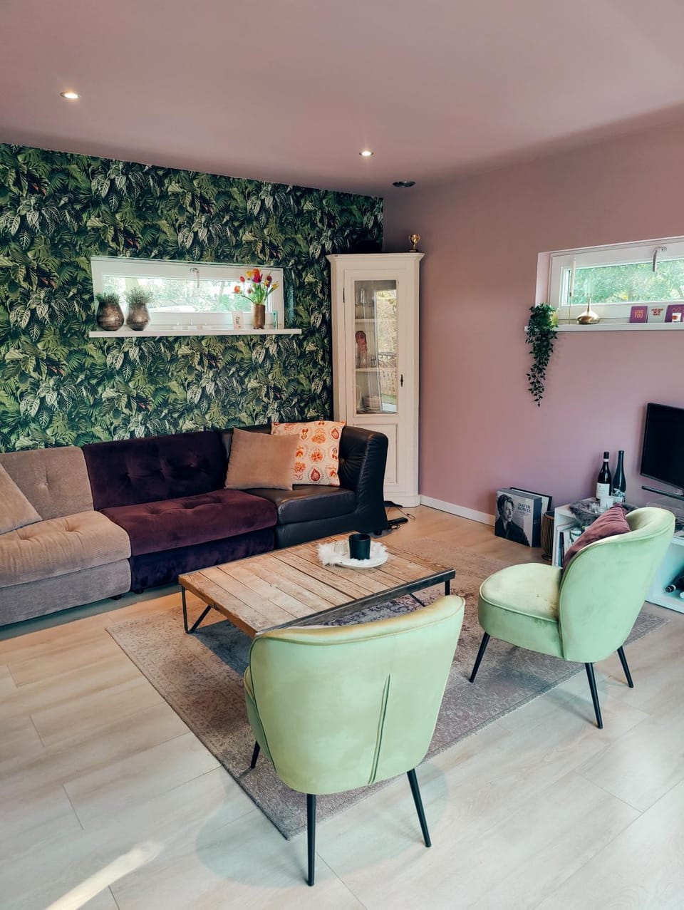 TV and multimedia, Living room, Seating area