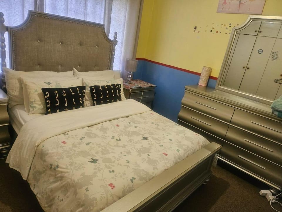 Nico on Crescent Guest House Apartment in Port Elizabeth