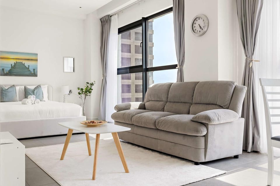 Bed, Seating area
