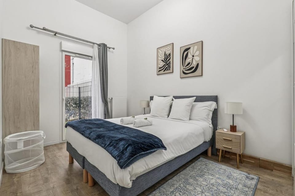 Bed, Photo of the whole room, Bedroom