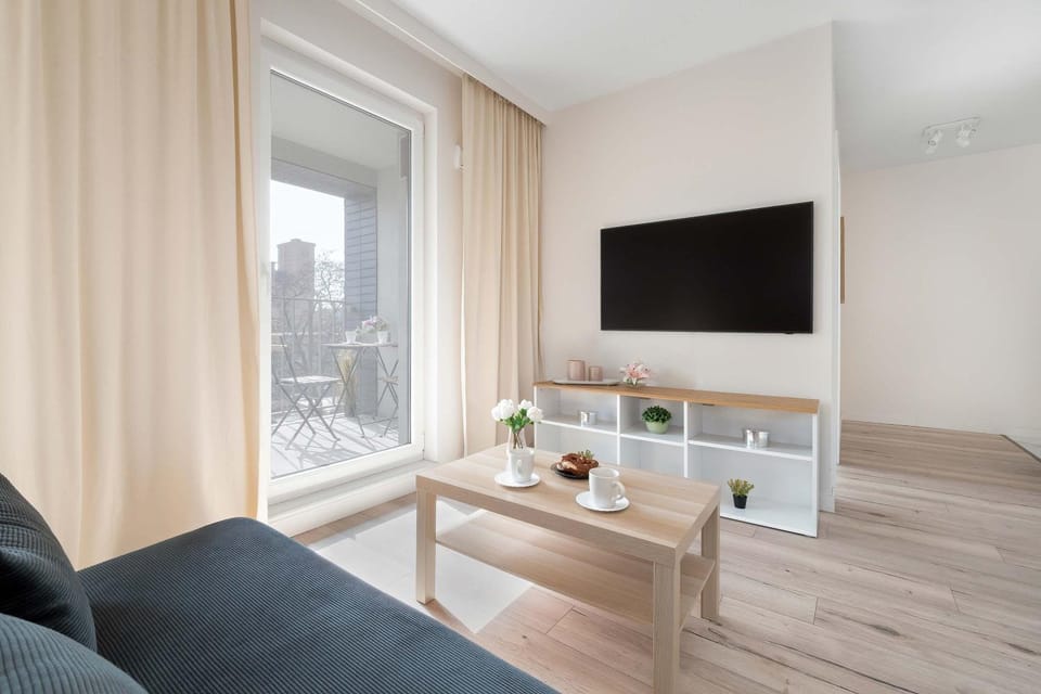 TV and multimedia, Living room, Seating area, Evening entertainment