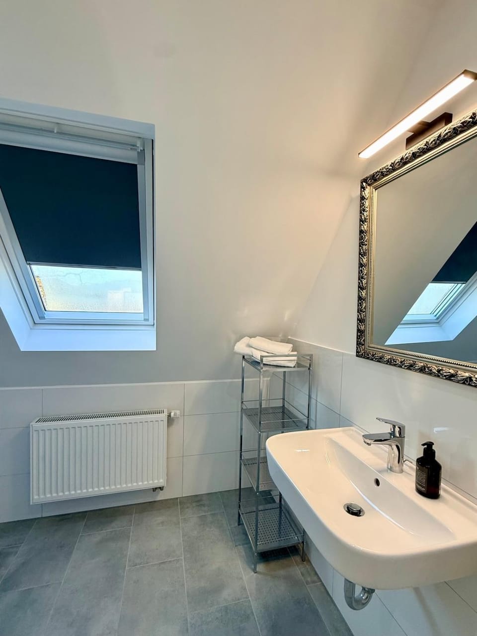 Bathroom, towels