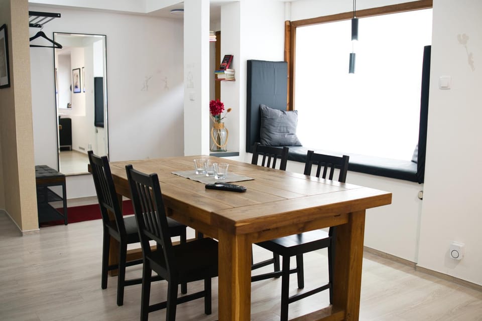 Seating area, Dining area