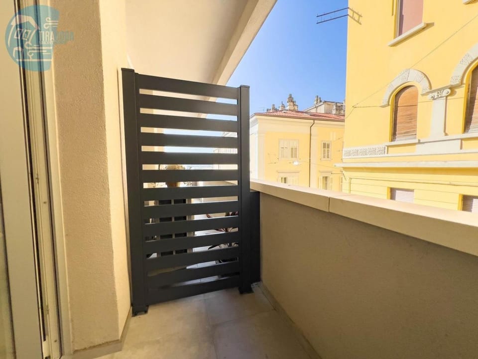 Blue Life 2A Tirabora Short Rent Apartment in Trieste